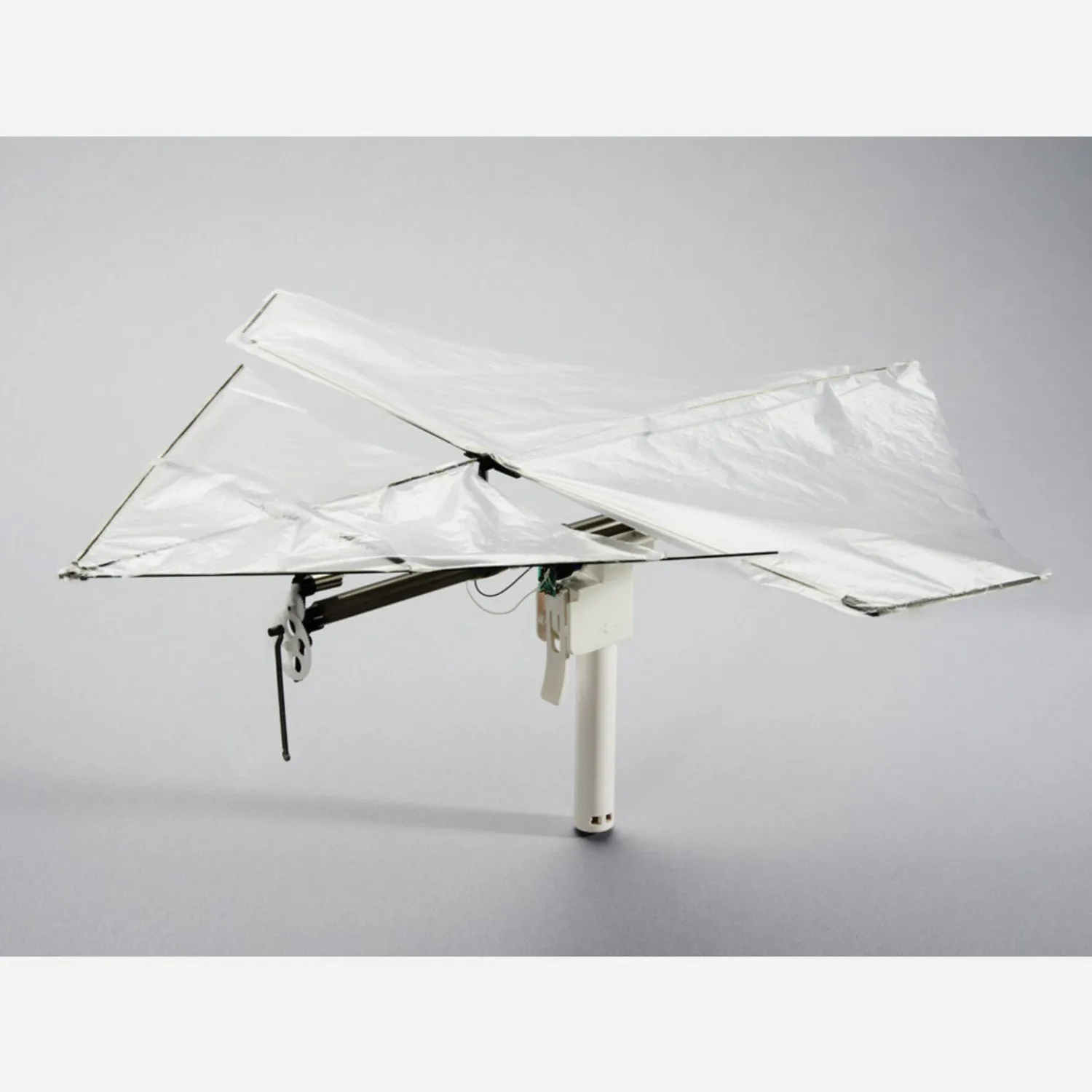 Photo of Delta Twister Flying Machine Kit by Gakken